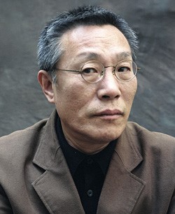 Hwang Sok-yong